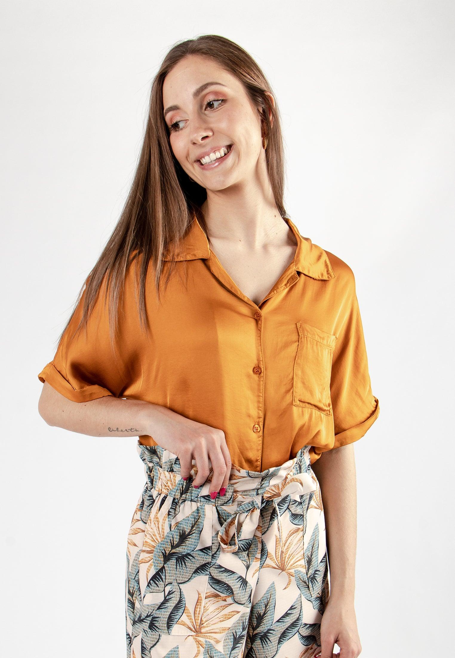 Chemisier femme léger jaune moutarde avec poche sur le cœur