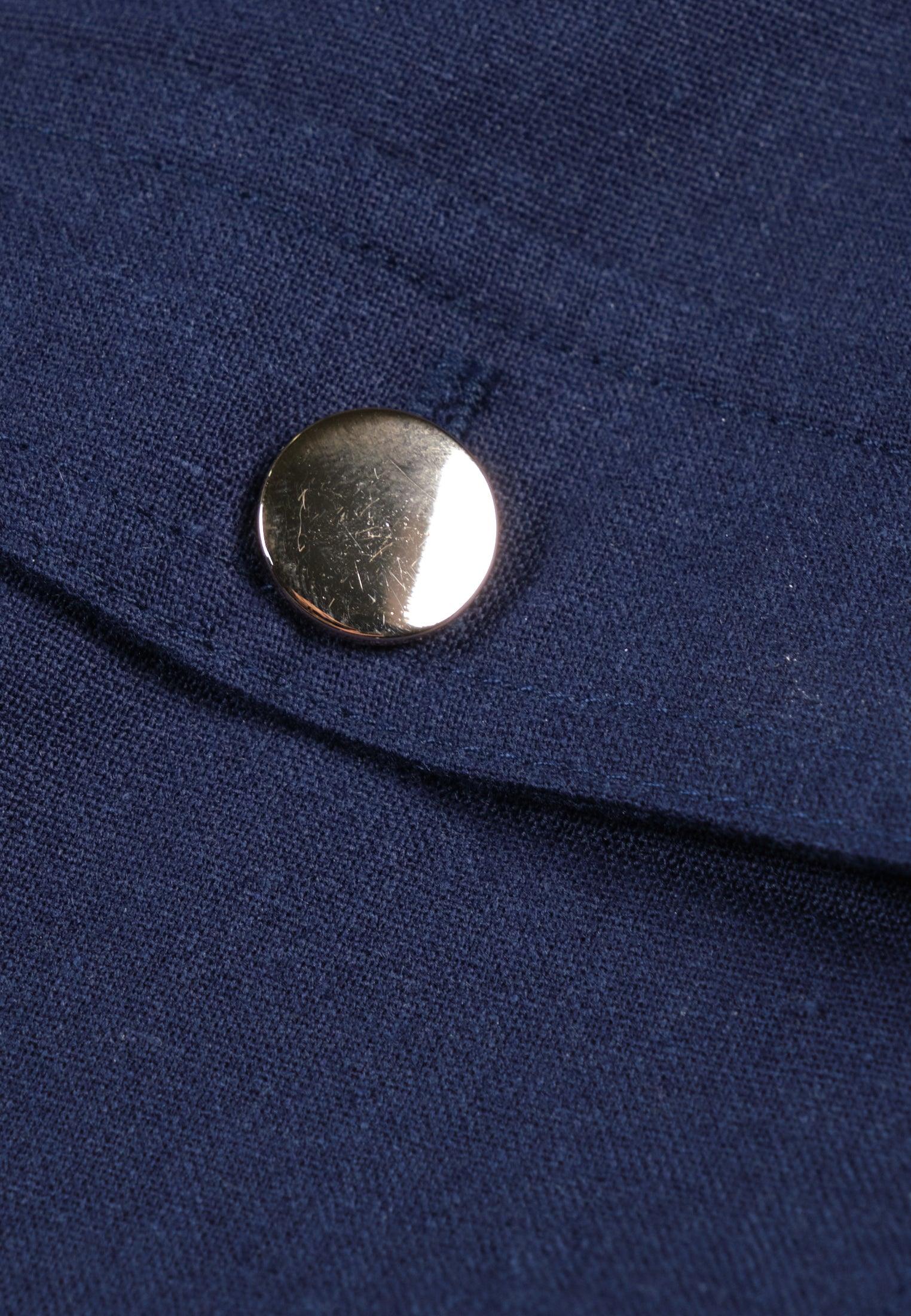 Combi-short femme bleue marine à bretelles avec bouttonière et ceinture ajustabledee – Image 6