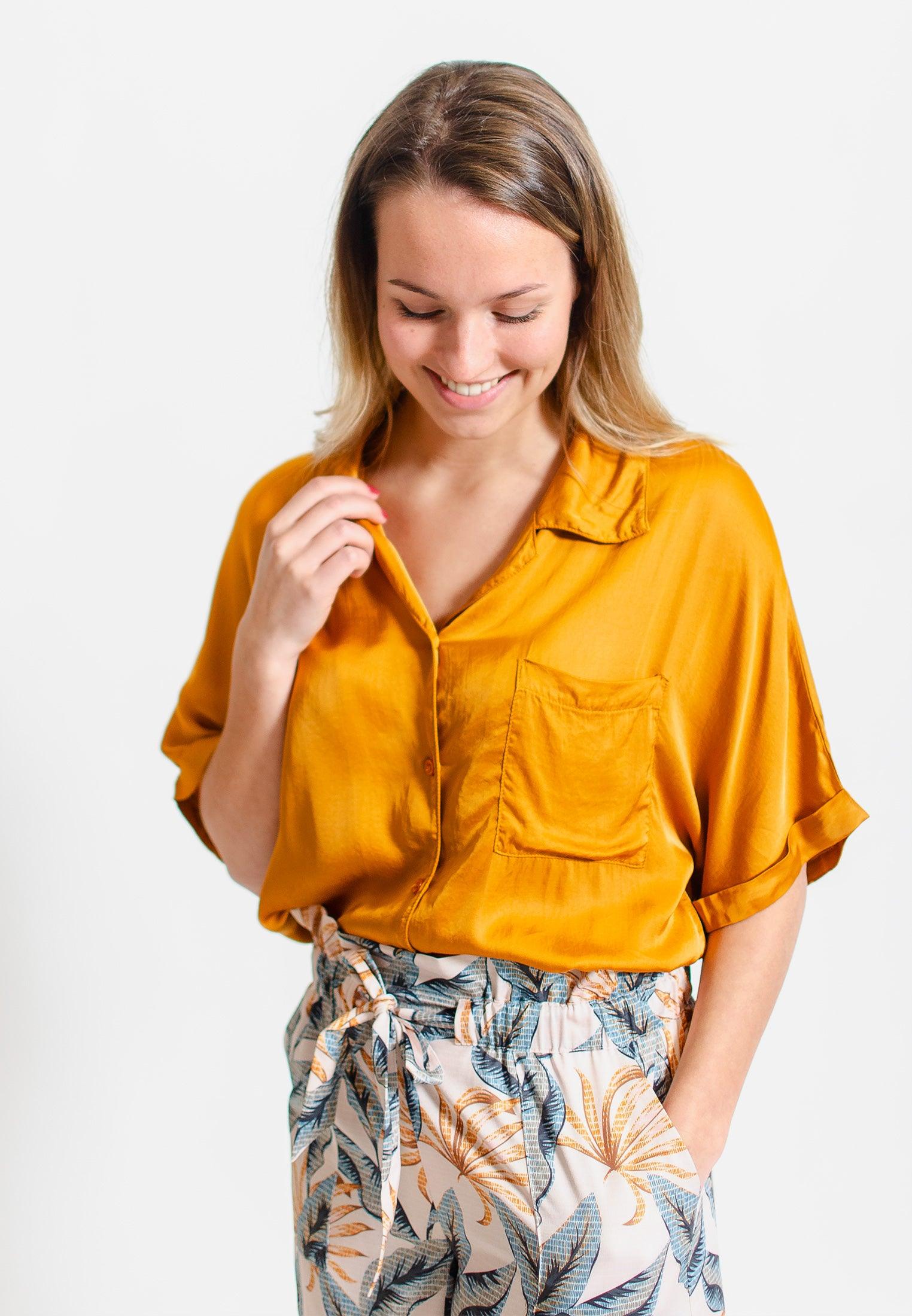 Chemisier femme léger jaune moutarde avec poche sur le cœur – Image 5