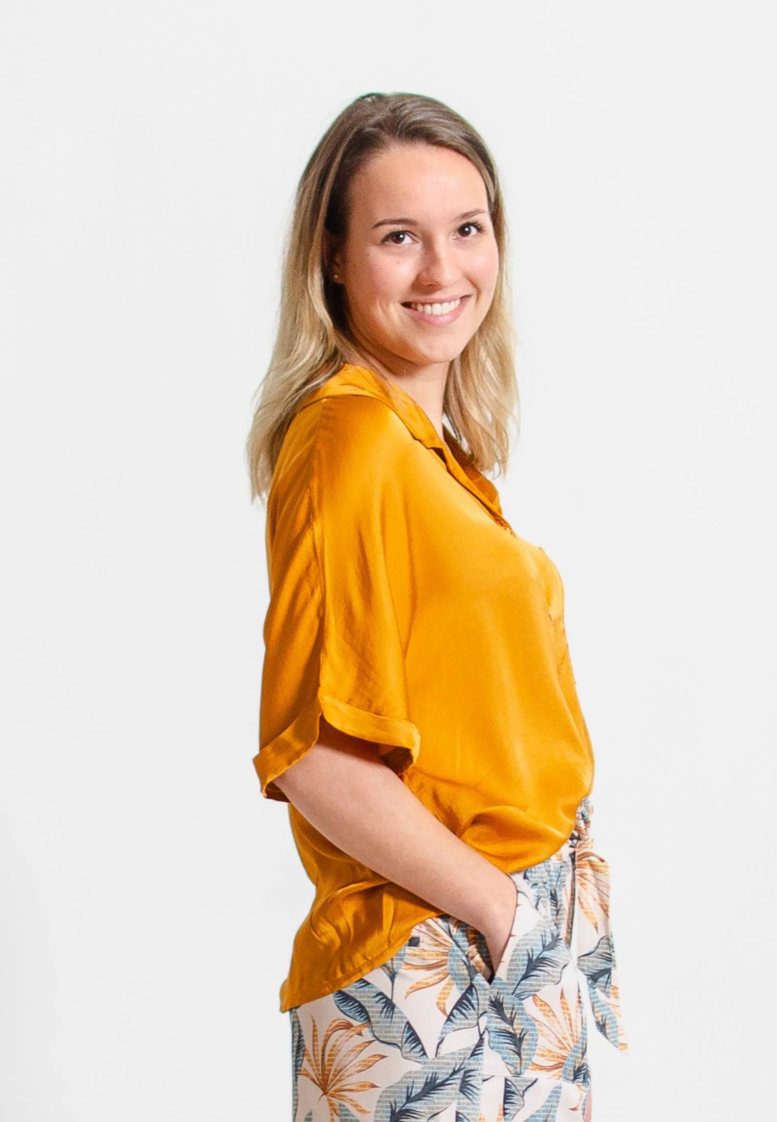 Chemisier femme léger jaune moutarde avec poche sur le cœur – Image 6