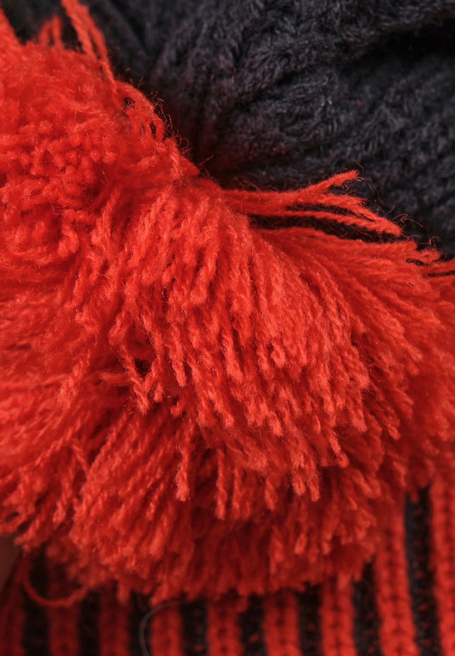 Bonnet garçon bleu et orange – Image 3