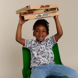 Polo garçon blanc avec motif végétal