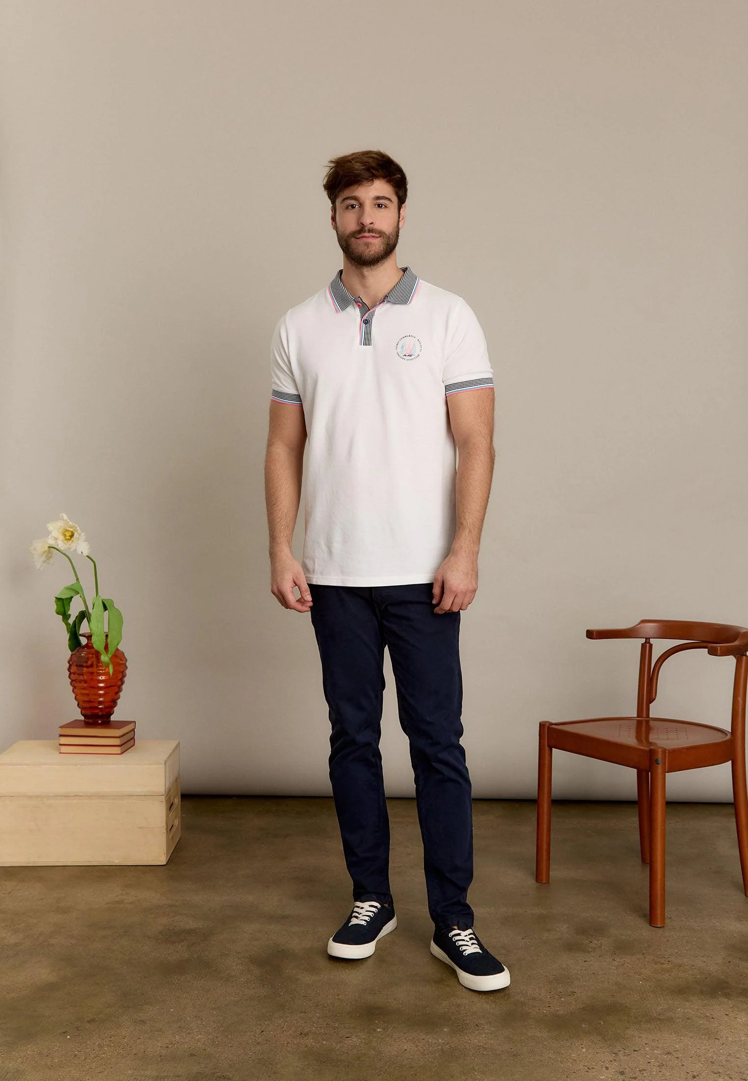 Polo homme blanc REGATTA dans le dos – Image 2