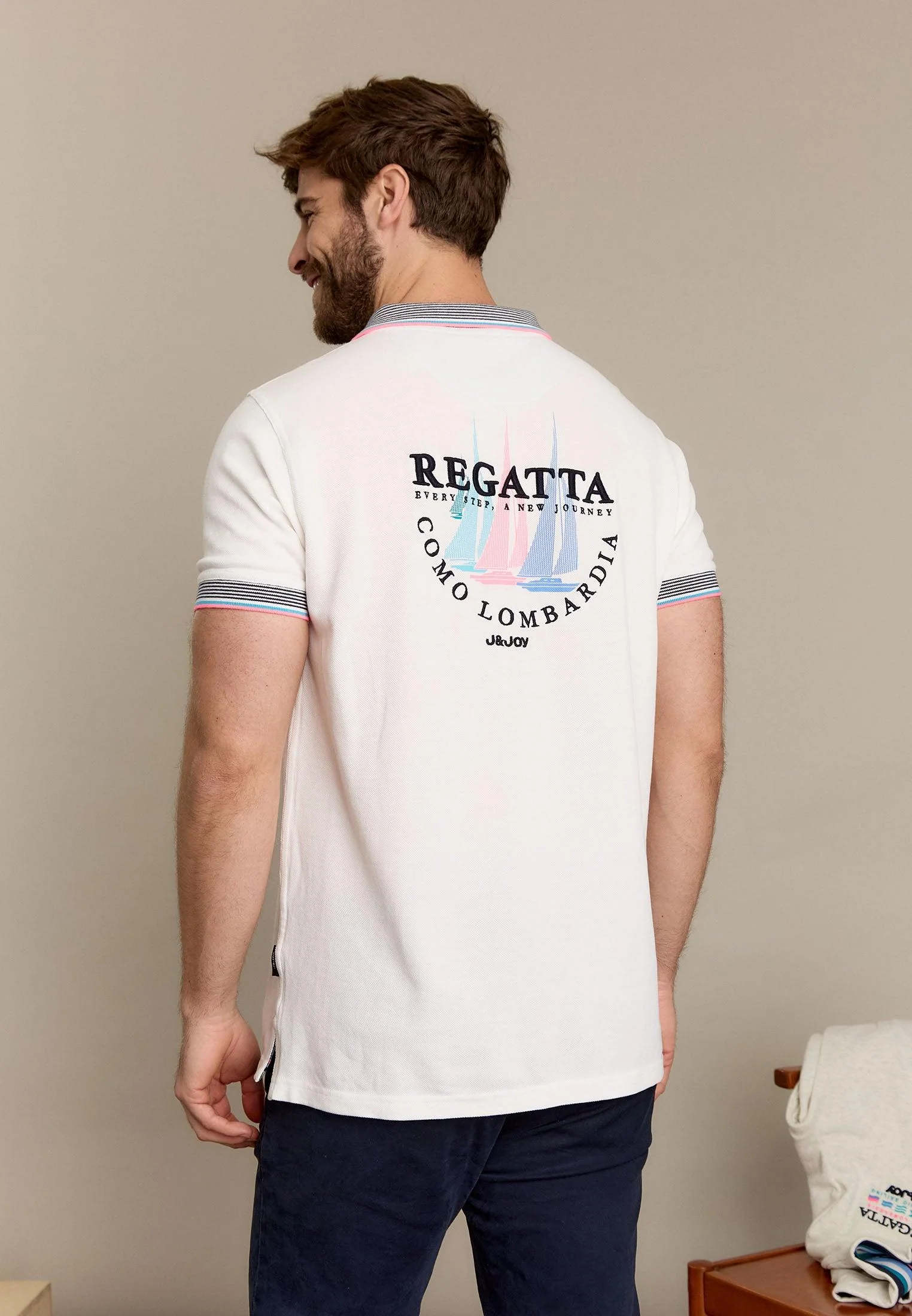 Polo homme blanc REGATTA dans le dos – Image 3