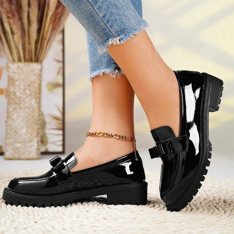 mocassin orthopédique femme vernis à talons et nœud élégant – Image 2