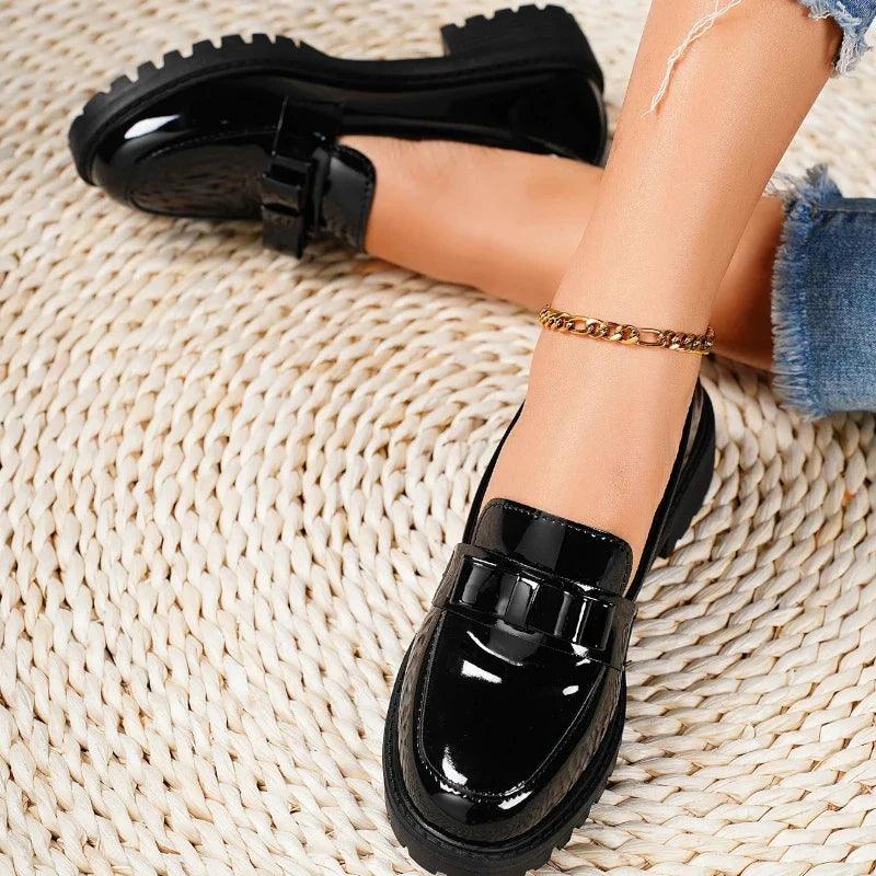 mocassin orthopédique femme vernis à talons et nœud élégant – Image 4