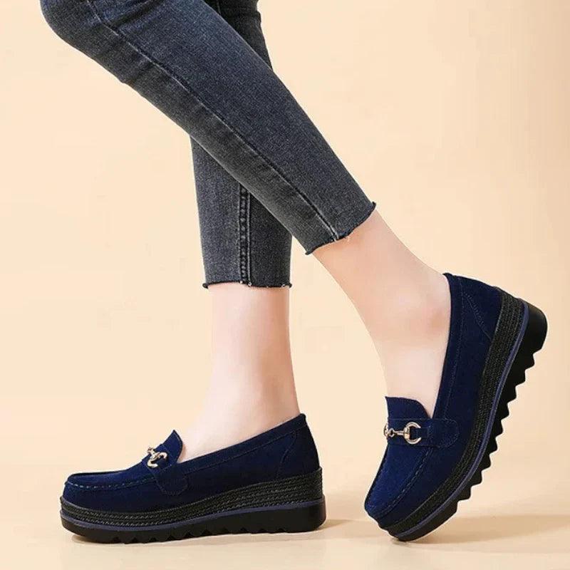 mocassin orthopédique femme compensés en daim – Image 2