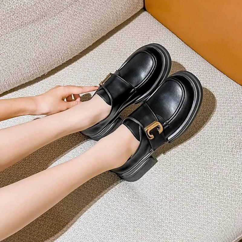 mocassin orthopédique femme vernis noirs à talons – Image 6