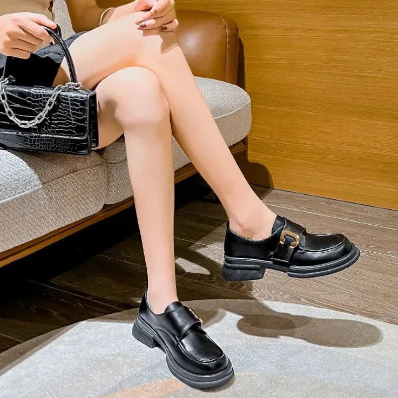 mocassin orthopédique femme vernis noirs à talons – Image 7