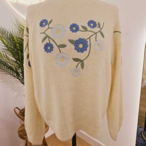 Pull col rond broderies fleurs
