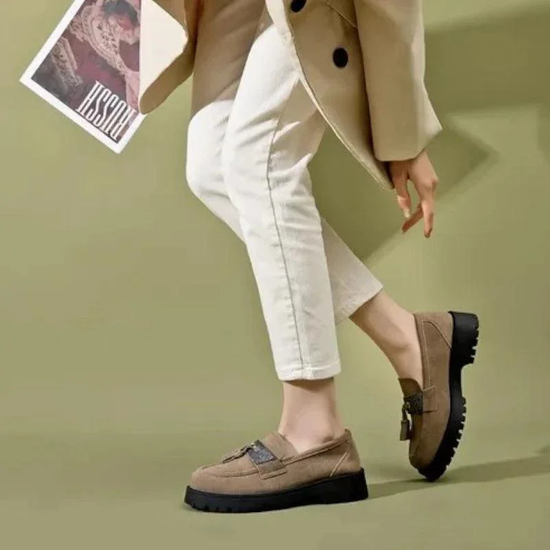 mocassin orthopédique femme en daim à talons – Image 8