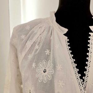 Chemise broderies marguerites