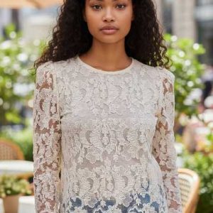 Blouse en dentelle romantique