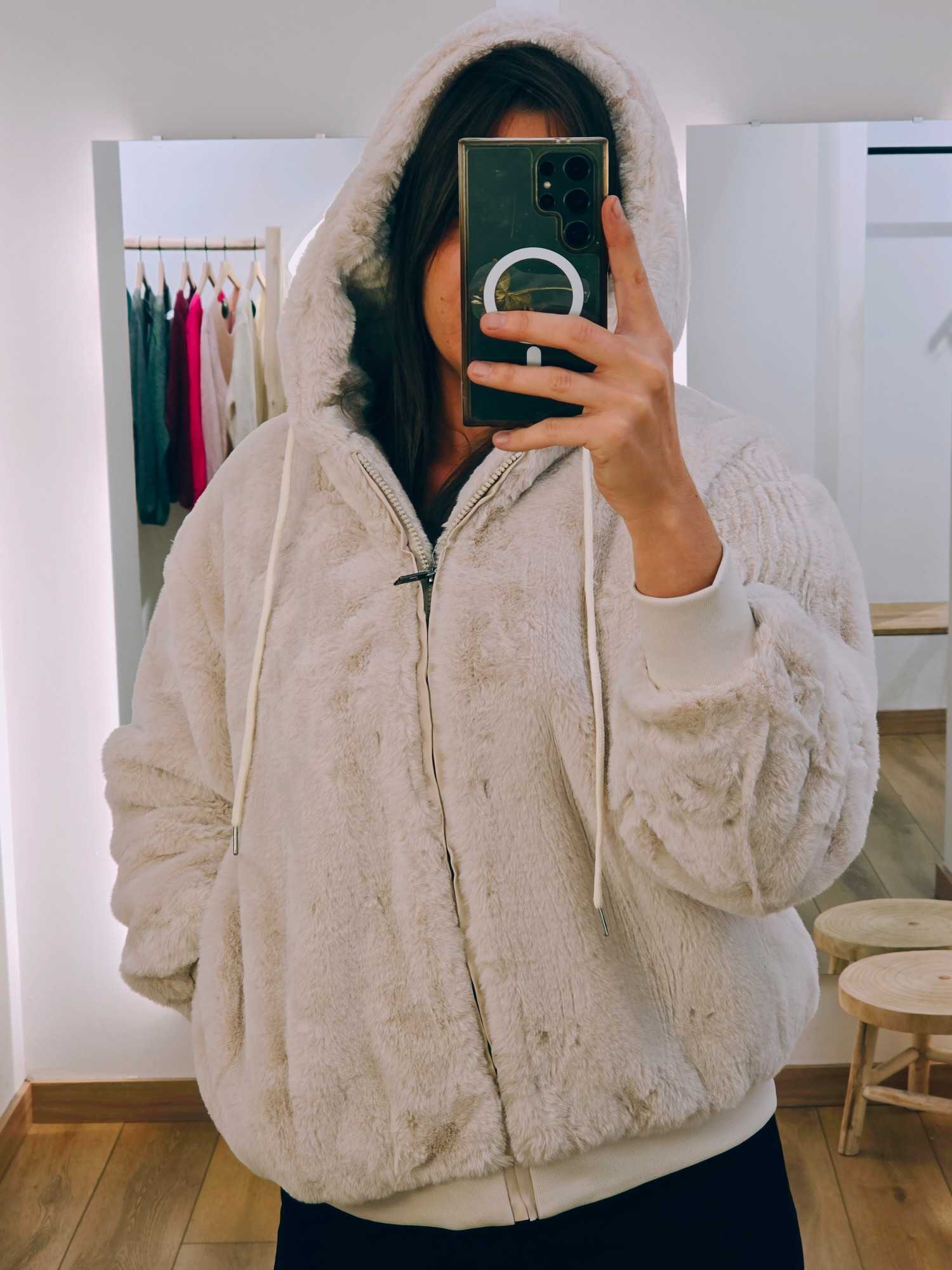 Veste fausse fourrure capuche – Image 2