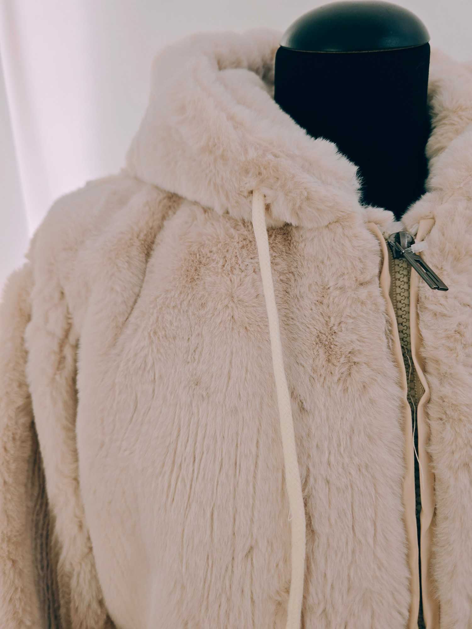 Veste fausse fourrure capuche – Image 7