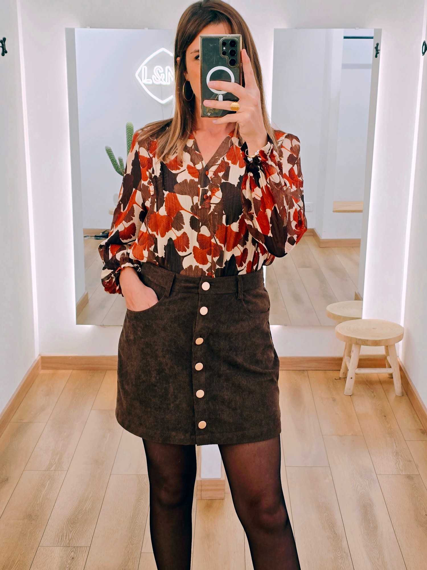 Blouse col V feuillages – Image 4