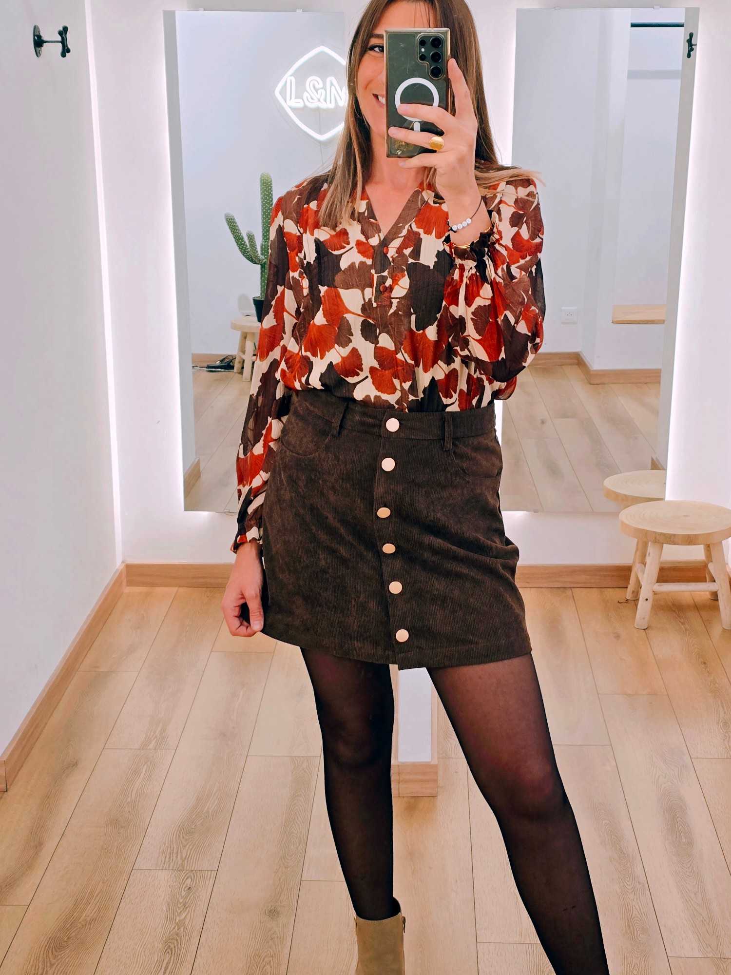 Blouse col V feuillages – Image 6