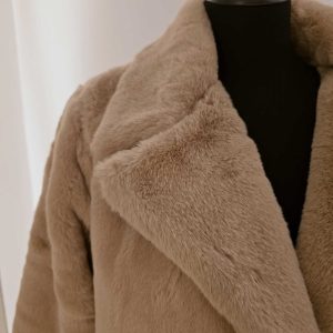 Mauteau fausse fourrure boutons