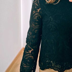 Blouse dentelle manches longues